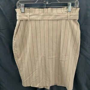 Banana Republic: Office/Business/Work cream/black stripped skirt- belt- size 4P